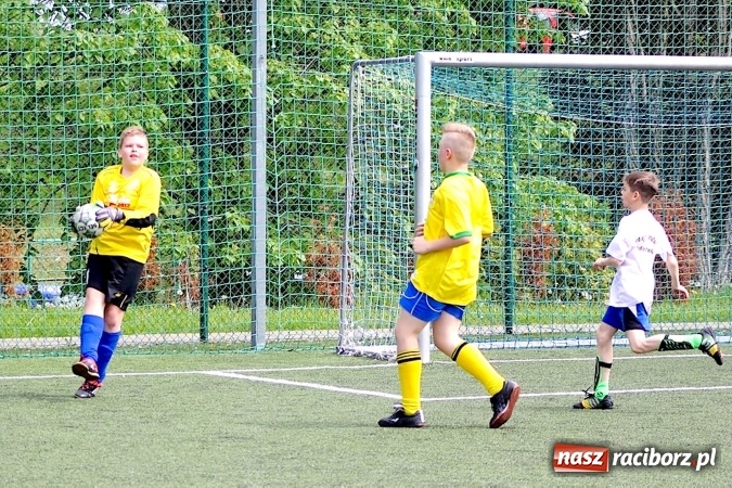 Zdjęcie w galerii na portalu naszraciborz.pl: Na orliku w Krzanowicach walczyli o awans do etapu powiatowego wiadomości z regionu