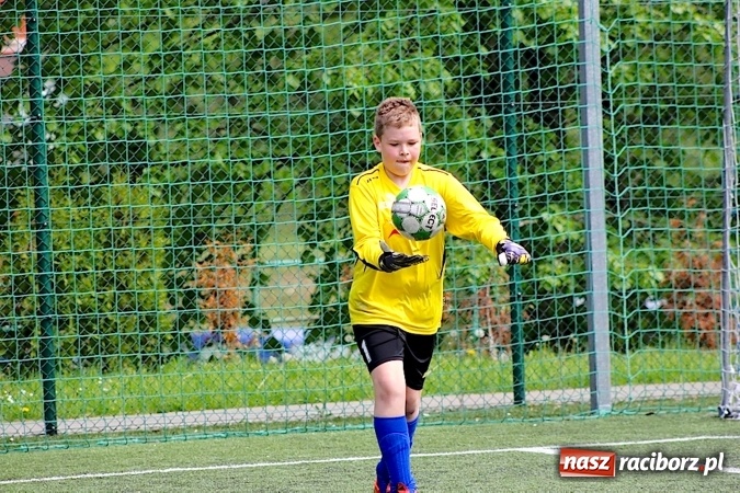 Zdjęcie w galerii na portalu naszraciborz.pl: Na orliku w Krzanowicach walczyli o awans do etapu powiatowego wiadomości z regionu