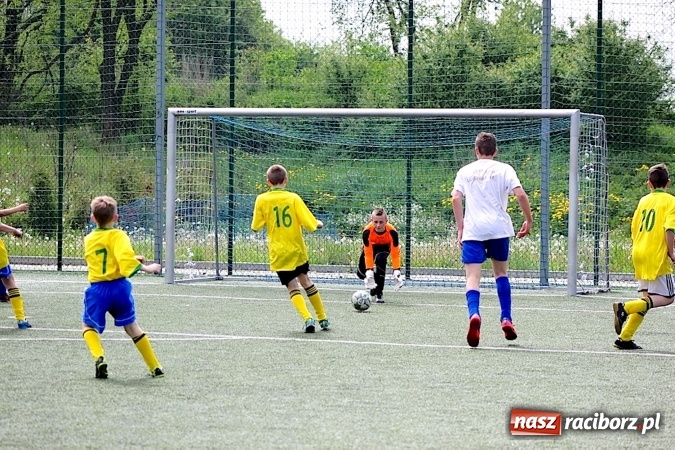 Zdjęcie w galerii na portalu naszraciborz.pl: Na orliku w Krzanowicach walczyli o awans do etapu powiatowego wiadomości z regionu