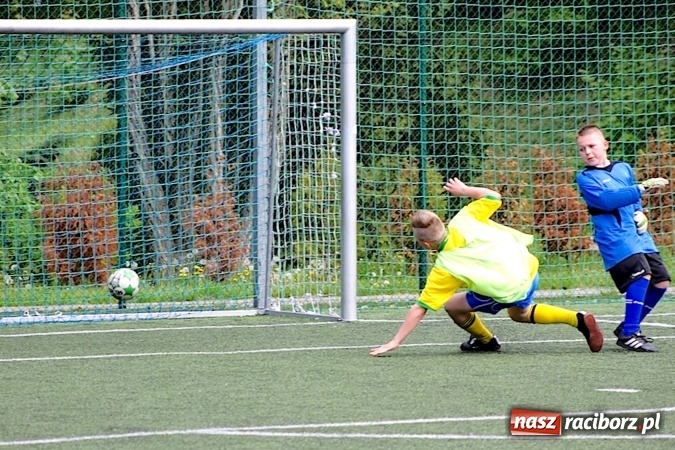 Zdjęcie w galerii na portalu naszraciborz.pl: Na orliku w Krzanowicach walczyli o awans do etapu powiatowego wiadomości z regionu