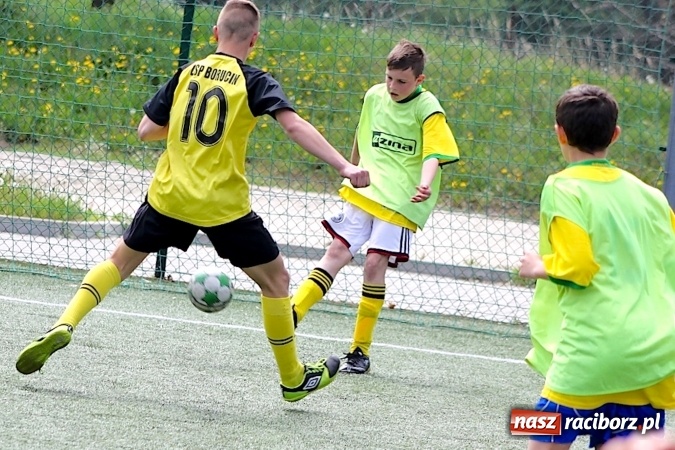 Zdjęcie w galerii na portalu naszraciborz.pl: Na orliku w Krzanowicach walczyli o awans do etapu powiatowego wiadomości z regionu