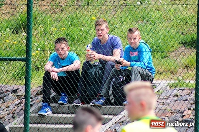 Zdjęcie w galerii na portalu naszraciborz.pl: Na orliku w Krzanowicach walczyli o awans do etapu powiatowego wiadomości z regionu