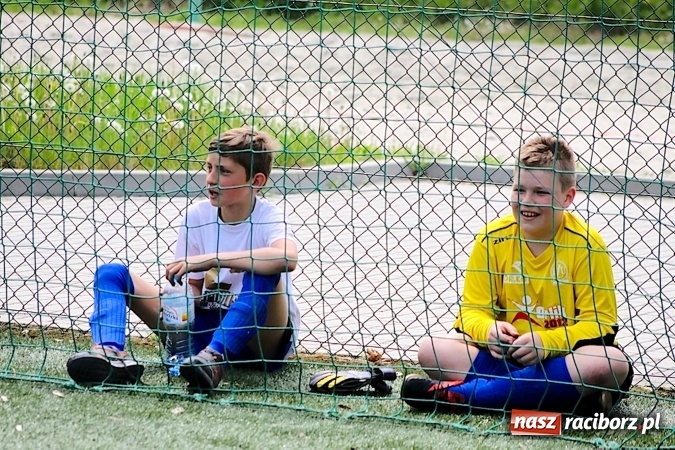 Zdjęcie w galerii na portalu naszraciborz.pl: Na orliku w Krzanowicach walczyli o awans do etapu powiatowego wiadomości z regionu