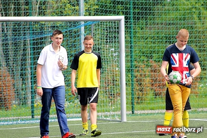 Zdjęcie w galerii na portalu naszraciborz.pl: Na orliku w Krzanowicach walczyli o awans do etapu powiatowego wiadomości z regionu