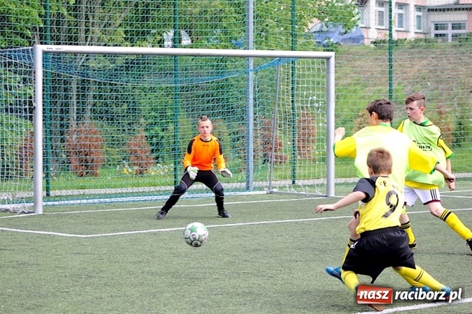 Zdjęcie w galerii na portalu naszraciborz.pl: Na orliku w Krzanowicach walczyli o awans do etapu powiatowego wiadomości z regionu