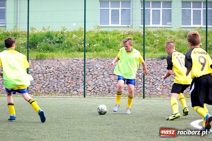 Zdjęcie w galerii na portalu naszraciborz.pl: Na orliku w Krzanowicach walczyli o awans do etapu powiatowego wiadomości z regionu