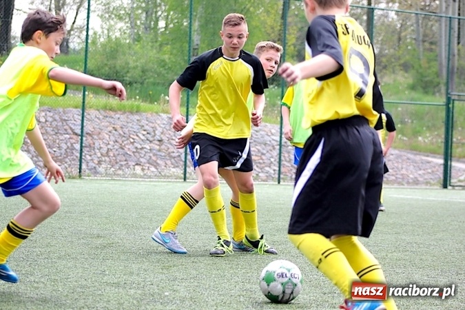 Zdjęcie w galerii na portalu naszraciborz.pl: Na orliku w Krzanowicach walczyli o awans do etapu powiatowego wiadomości z regionu