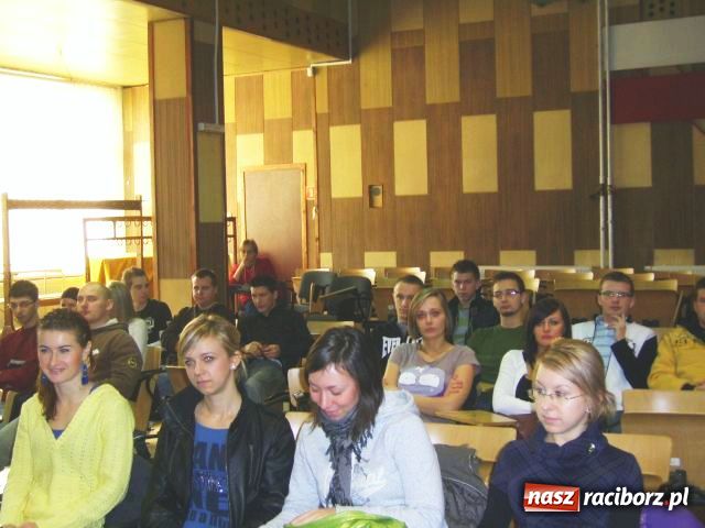 Zdjęcie w galerii na portalu naszraciborz.pl: PWSZ: Którędy do pracy? wiadomości z regionu