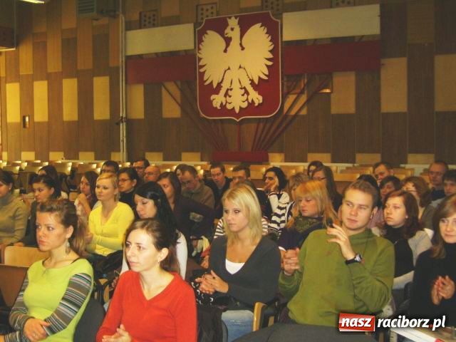 Zdjęcie w galerii na portalu naszraciborz.pl: PWSZ: Którędy do pracy? wiadomości z regionu