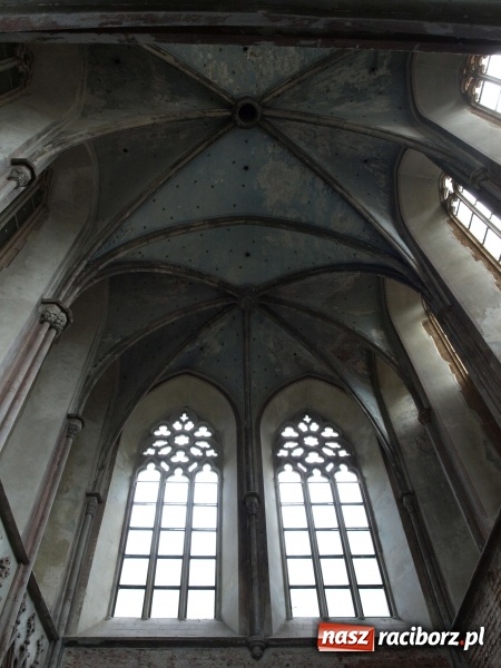 Zdjęcie w galerii na portalu naszraciborz.pl: Dziś zamontowano wyposażenie wnętrza kaplicy zamkowej  wiadomości z regionu