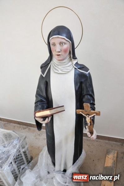 Zdjęcie w galerii na portalu naszraciborz.pl: Dziś zamontowano wyposażenie wnętrza kaplicy zamkowej  wiadomości z regionu