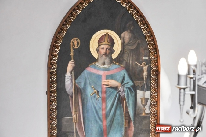 Zdjęcie w galerii na portalu naszraciborz.pl: Dziś zamontowano wyposażenie wnętrza kaplicy zamkowej  wiadomości z regionu