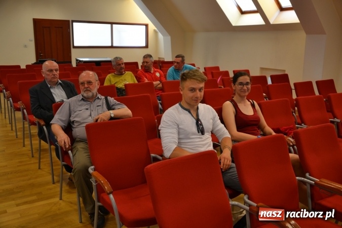 Zdjęcie w galerii na portalu naszraciborz.pl: Dziś zamontowano wyposażenie wnętrza kaplicy zamkowej  wiadomości z regionu