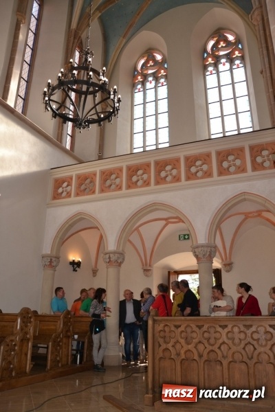 Zdjęcie w galerii na portalu naszraciborz.pl: Dziś zamontowano wyposażenie wnętrza kaplicy zamkowej  wiadomości z regionu