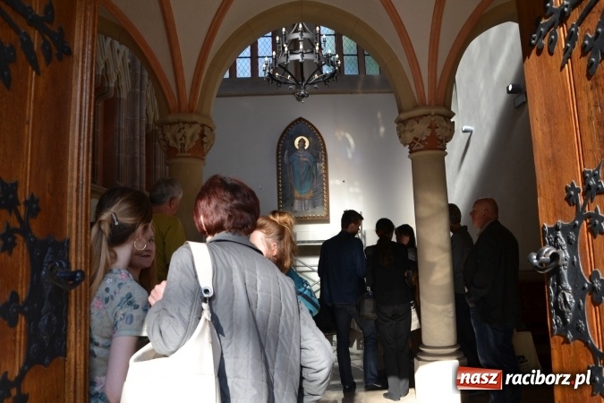 Zdjęcie w galerii na portalu naszraciborz.pl: Dziś zamontowano wyposażenie wnętrza kaplicy zamkowej  wiadomości z regionu