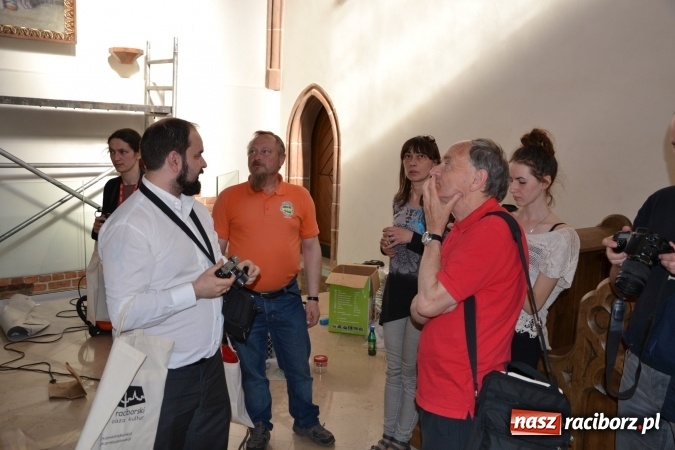 Zdjęcie w galerii na portalu naszraciborz.pl: Dziś zamontowano wyposażenie wnętrza kaplicy zamkowej  wiadomości z regionu