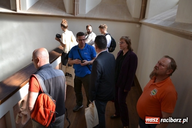 Zdjęcie w galerii na portalu naszraciborz.pl: Dziś zamontowano wyposażenie wnętrza kaplicy zamkowej  wiadomości z regionu