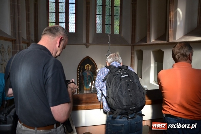 Zdjęcie w galerii na portalu naszraciborz.pl: Dziś zamontowano wyposażenie wnętrza kaplicy zamkowej  wiadomości z regionu