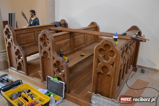 Zdjęcie w galerii na portalu naszraciborz.pl: Dziś zamontowano wyposażenie wnętrza kaplicy zamkowej  wiadomości z regionu