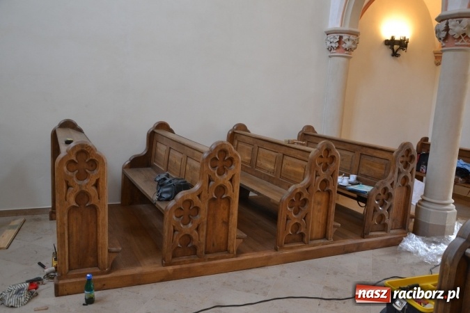 Zdjęcie w galerii na portalu naszraciborz.pl: Dziś zamontowano wyposażenie wnętrza kaplicy zamkowej  wiadomości z regionu