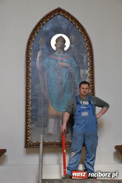 Zdjęcie w galerii na portalu naszraciborz.pl: Dziś zamontowano wyposażenie wnętrza kaplicy zamkowej  wiadomości z regionu