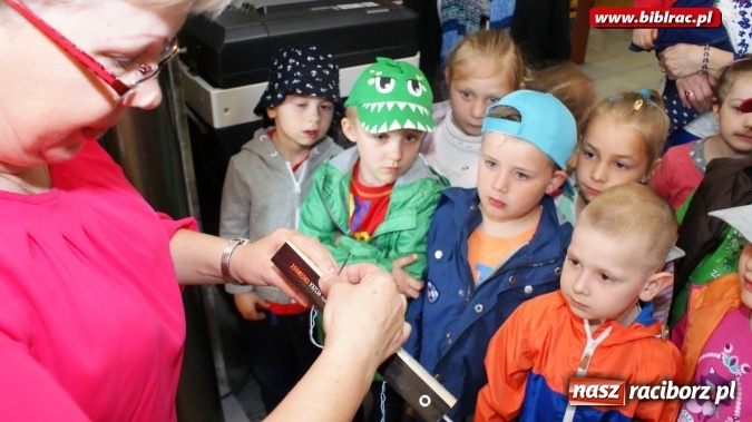 Zdjęcie w galerii na portalu naszraciborz.pl: Przedszkolaki zobaczyły bibliotekę od kuchni  wiadomości z regionu