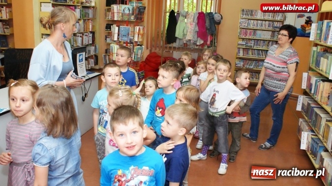 Zdjęcie w galerii na portalu naszraciborz.pl: Przedszkolaki zobaczyły bibliotekę od kuchni  wiadomości z regionu
