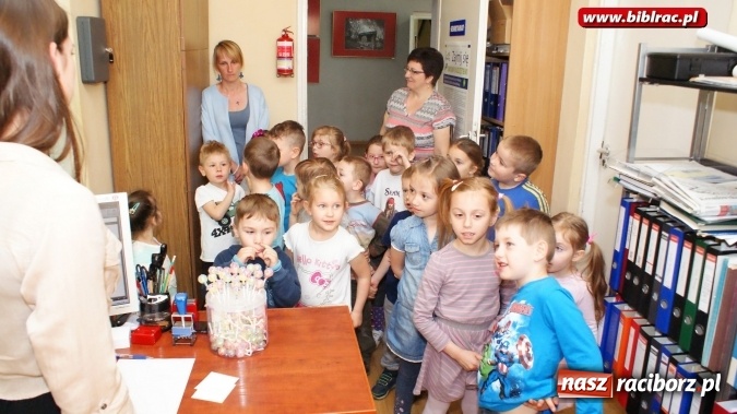 Zdjęcie w galerii na portalu naszraciborz.pl: Przedszkolaki zobaczyły bibliotekę od kuchni  wiadomości z regionu