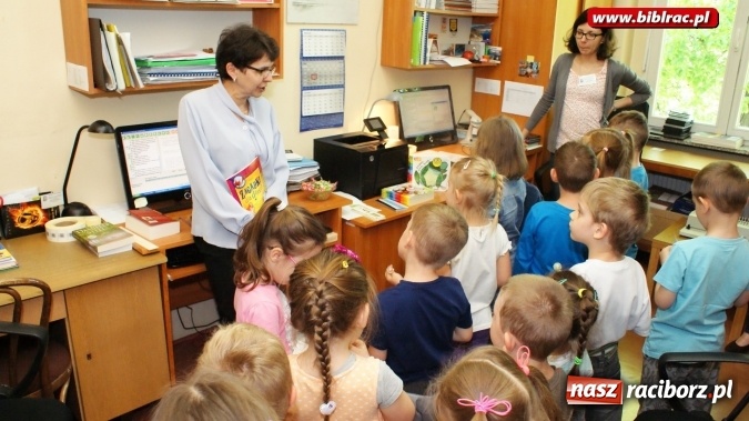 Zdjęcie w galerii na portalu naszraciborz.pl: Przedszkolaki zobaczyły bibliotekę od kuchni  wiadomości z regionu