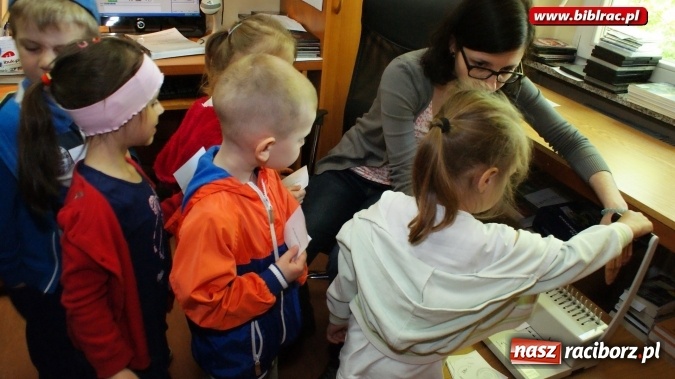 Zdjęcie w galerii na portalu naszraciborz.pl: Przedszkolaki zobaczyły bibliotekę od kuchni  wiadomości z regionu
