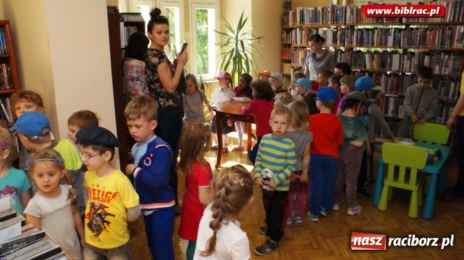 Zdjęcie w galerii na portalu naszraciborz.pl: Przedszkolaki zobaczyły bibliotekę od kuchni  wiadomości z regionu