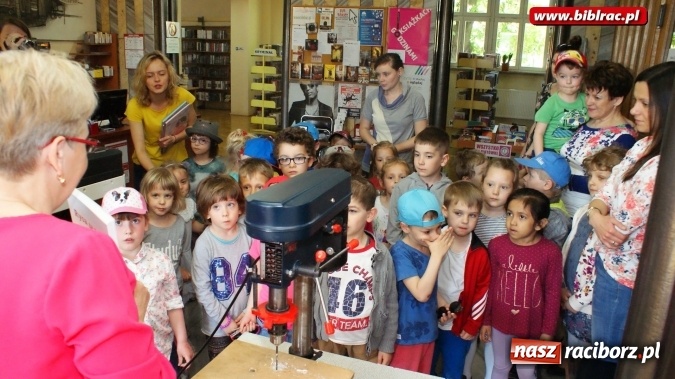 Zdjęcie w galerii na portalu naszraciborz.pl: Przedszkolaki zobaczyły bibliotekę od kuchni  wiadomości z regionu