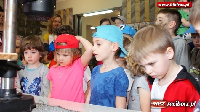 Zdjęcie w galerii na portalu naszraciborz.pl: Przedszkolaki zobaczyły bibliotekę od kuchni  wiadomości z regionu