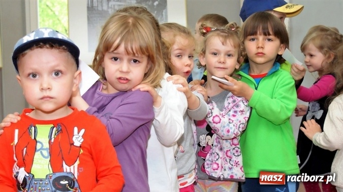 Zdjęcie w galerii na portalu naszraciborz.pl: Przedszkolaki zobaczyły bibliotekę od kuchni  wiadomości z regionu