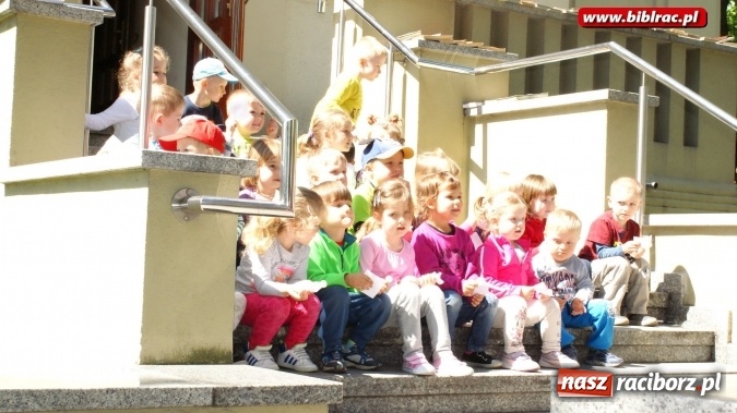 Zdjęcie w galerii na portalu naszraciborz.pl: Przedszkolaki zobaczyły bibliotekę od kuchni  wiadomości z regionu