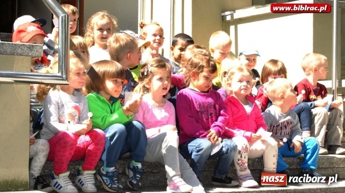 Zdjęcie w galerii na portalu naszraciborz.pl: Przedszkolaki zobaczyły bibliotekę od kuchni  wiadomości z regionu