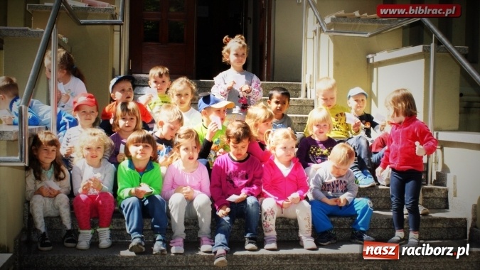 Zdjęcie w galerii na portalu naszraciborz.pl: Przedszkolaki zobaczyły bibliotekę od kuchni  wiadomości z regionu