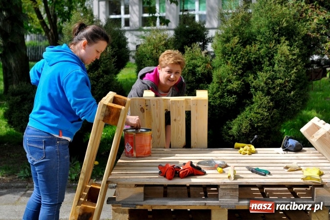 Zdjęcie w galerii na portalu naszraciborz.pl: Rodzicielska ekoakcja dla szkoły na Ostrogu wiadomości z regionu