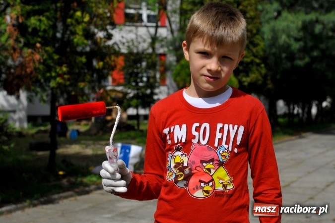 Zdjęcie w galerii na portalu naszraciborz.pl: Rodzicielska ekoakcja dla szkoły na Ostrogu wiadomości z regionu