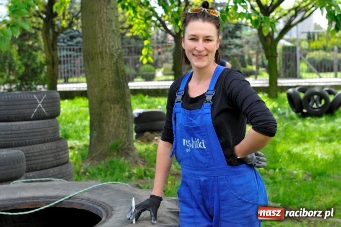 Zdjęcie w galerii na portalu naszraciborz.pl: Rodzicielska ekoakcja dla szkoły na Ostrogu wiadomości z regionu