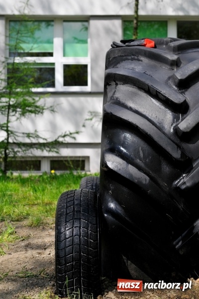 Zdjęcie w galerii na portalu naszraciborz.pl: Rodzicielska ekoakcja dla szkoły na Ostrogu wiadomości z regionu