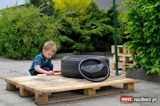 Zdjęcie w galerii na portalu naszraciborz.pl: Rodzicielska ekoakcja dla szkoły na Ostrogu wiadomości z regionu