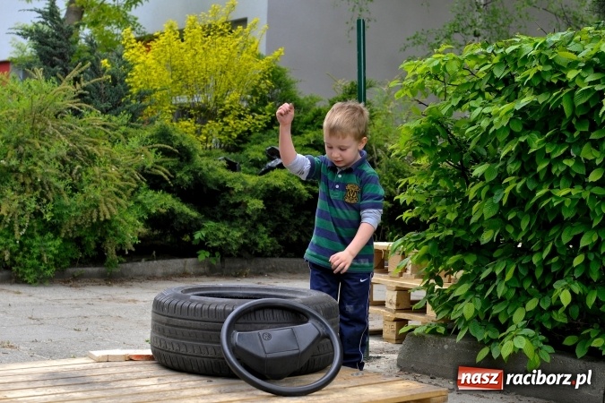 Zdjęcie w galerii na portalu naszraciborz.pl: Rodzicielska ekoakcja dla szkoły na Ostrogu wiadomości z regionu