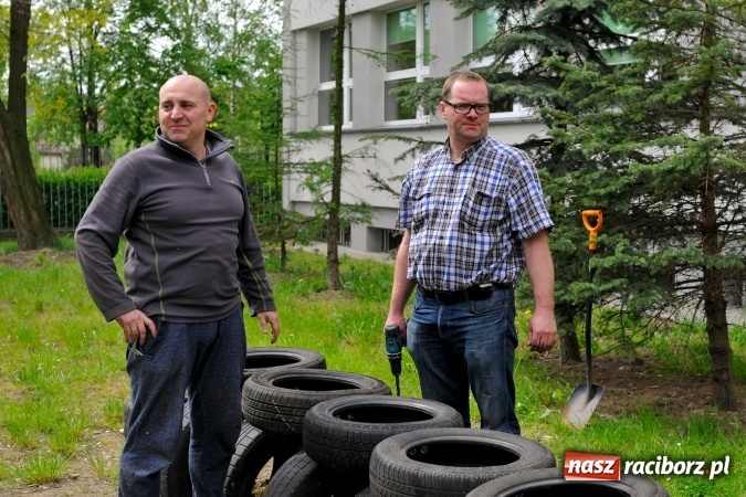 Zdjęcie w galerii na portalu naszraciborz.pl: Rodzicielska ekoakcja dla szkoły na Ostrogu wiadomości z regionu
