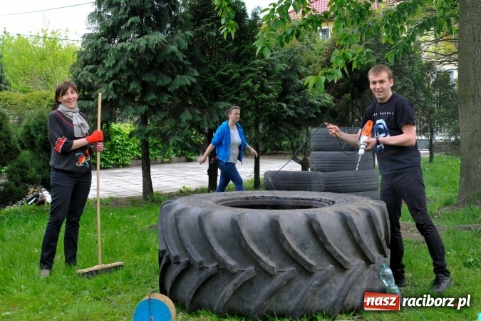 Zdjęcie w galerii na portalu naszraciborz.pl: Rodzicielska ekoakcja dla szkoły na Ostrogu wiadomości z regionu