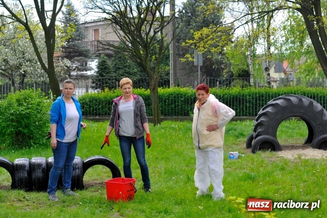 Zdjęcie w galerii na portalu naszraciborz.pl: Rodzicielska ekoakcja dla szkoły na Ostrogu wiadomości z regionu