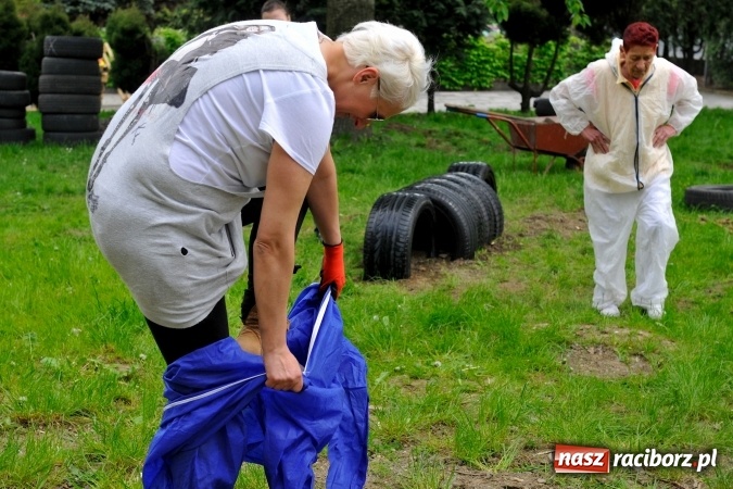 Zdjęcie w galerii na portalu naszraciborz.pl: Rodzicielska ekoakcja dla szkoły na Ostrogu wiadomości z regionu