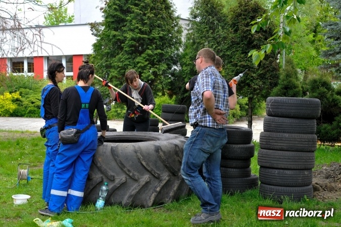 Zdjęcie w galerii na portalu naszraciborz.pl: Rodzicielska ekoakcja dla szkoły na Ostrogu wiadomości z regionu