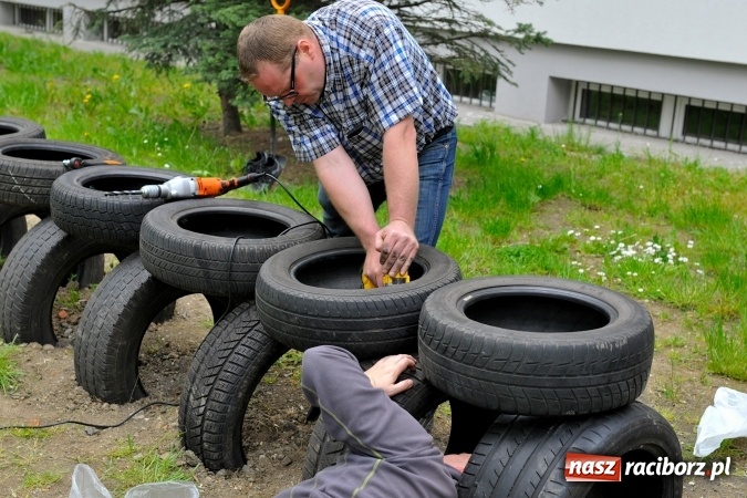 Zdjęcie w galerii na portalu naszraciborz.pl: Rodzicielska ekoakcja dla szkoły na Ostrogu wiadomości z regionu