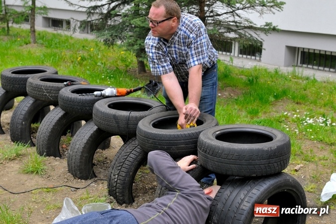 Zdjęcie w galerii na portalu naszraciborz.pl: Rodzicielska ekoakcja dla szkoły na Ostrogu wiadomości z regionu